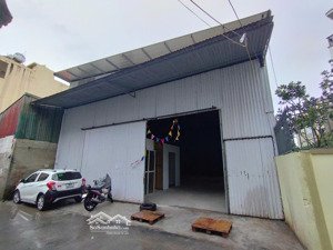 cho thuê kho đường tây mỗ, nam từ liêm, hn. dt 240m2, cao 7m, mái tôn trống nóng. giá 12tr/th