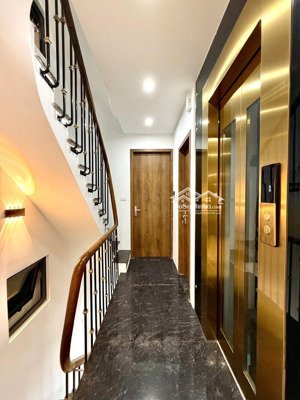 gà đẻ trứng vàng, cccm cho thuê 190 triệu/tháng, 28 pkk, t/máy, 8 ô tô đỗ trước mặt, full giấy phép