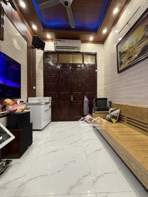 bán nhà cổ nhuế, từ liêm, 36m2 x 5 tầng, ô tô đỗ cửa, sổ vuông như bánh chưng, sẵn ở