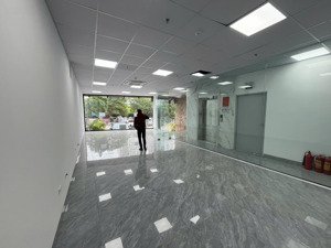 cho thuê sàn văn phòng xây mới đẹp tại nguyễn xiển, sàn 120 m2/tầng, thông sàn, thiết kế hiện đại