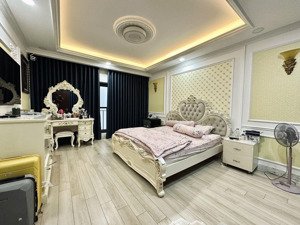 biệt thự cần bán hxh đặng văn ngữ, pn, dt 6x17m, trệt, 5 lầu, nhà đẹp ở ngay, giá 30 tỷ.