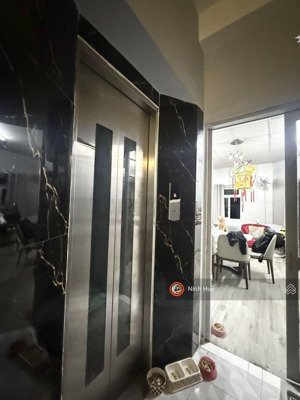 np quận 10 cmt8 chdv thang máy hxh diện tích 86m thu nhập 1tỷ/năm giá 17,5tỷ