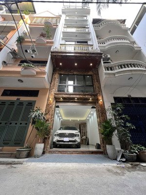 nhà mới tại trần quốc hoàn, cầu giấy - 7 tầng thang máy - ô tô 7 chỗ vào nhà - phân lô - kinh doanh