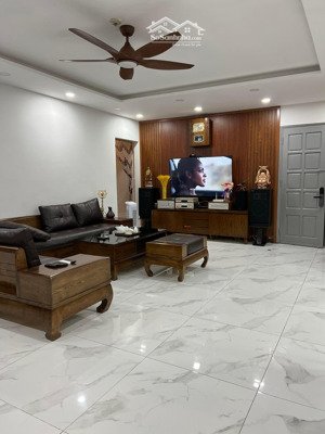 bán cc 183 hoàng văn thái, dt 101m, gồm 03 phòng ngủ. tell 