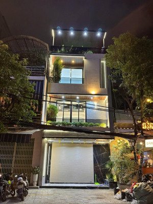 bán gấp hàng hiếm mặt tiền hải châu, style luxury, full tiện nghi, dòng tiền 40tr/th