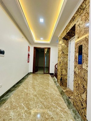 cho thuê nhà phố trung kính dt 50mx 6,5 tầng, thang máy, nhà mới, ô tô đỗ