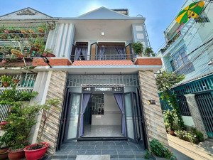 dt: 5 x11m, nhà mới trệt lầu, hẻm thông 5m, gần chợ hiệp thành, q12