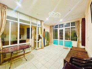 bán nhà phố pháo đài láng, 38,666 tỷ, 102m2, 7pn, 7wc, cho thuê tầng 1 là 32tr/tháng