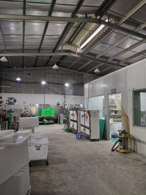 cho thuê nhà xưởnng nguyễn thị sóc, ngay chợ đầu mối hóc môn, dt xưởng 700m2, giá 45tr/tháng