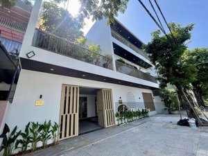 căn biệt thự mặt tiền đường anh thơ, song song đường chương dương, sát sông hàn.