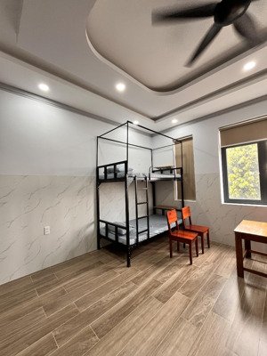 đập hộp chdv 5 tầng có thang máy trong suốt - thiết kế hiện đại ngay dh cảnh sát - ngang 5.5m