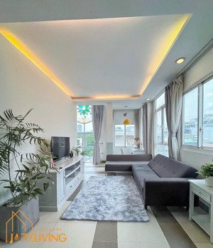 trống sẵn căn hộ 2 phòng ngủ tầng cao full view thoáng mát ngay nhà thờ tân định, giá tốt