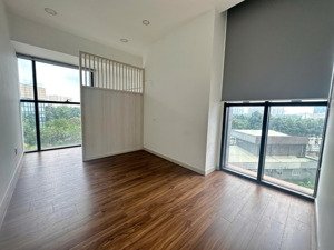 hàng đặt biệt cho thuê văn phòng the sun avenue, có 1 phòng riêng, nội thất cơ bản bếp