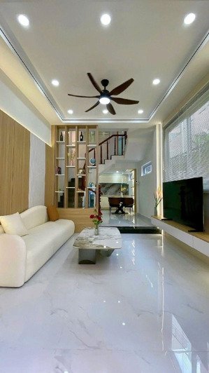 lô góc 2 mặt kiệt. nhà 2.5 tầng kiệt đống đa, hải châu. 30m ra đường chính.nhà full nội thất xịn.