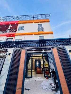 bán nhà mới đẹp 1 trệt 2 lầu (7x10) nhà có 5pn nằm gần chợ minh phát chỉ 5.85 tỷ