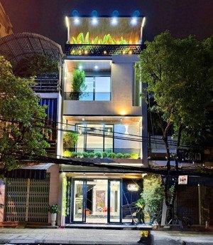 nhà 4 tầng mt nguyễn tri phương, nội thất luxury có cầu thang máy riêng, vị trí buôn bán kinh doanh