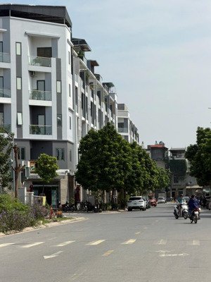 đất đấu giá liền kề ngay himlam thượng thanh - vỉa hè - ô tô tránh - 75m2 mt 8m view vườn hoa