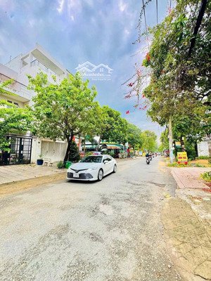 bán đất mặt tiền d3 liên phường - sát the global city dt 90m2 (4.5m x20m) giá 13.6 tỷ có hỗ trợ vay