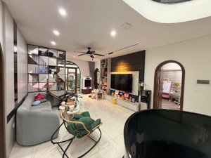 cho thuê biệt thự 3 tầng 5pn khu nam việt á