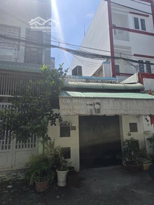 bán nhà hẻm 8m 50/ đường nguyễn quý yêm 4x16m cấp 4 giá 5.6 tỷ ( giá tốt ) lh 