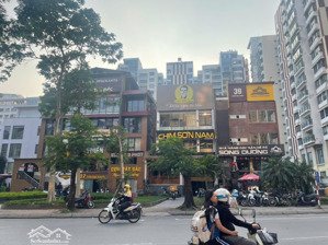 bán nhà mặt phố trần kim xuyến . diện tích 153m x5 tầng mặt tiền 9m . vỉa hè 7m. giá 114 tỷ