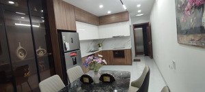 mới dt 34m dân xây, tháng máy, vị trí trung tâm xuân thủy-cầu giấy 20m ô tô tránh đầy đủ nội thất