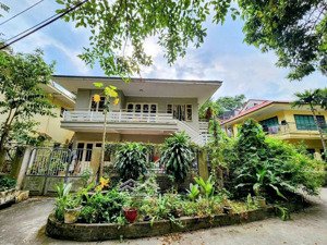 bán biệt thự đường võng thị, tây hồ, khu phân lô dân trí cao. 175m giá 66.8 tỷ.lh: 