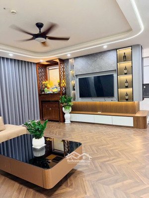 em bình cư dân tân việt cần bán căn góc 88m2. nội thất full xịn. giá 4,1tỷ. tầng đẹp, bc hướng mát