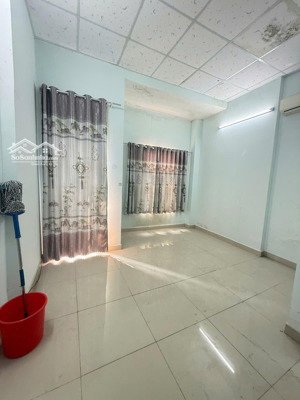chủ gửi bán gấp gấp nhà. 146/kênh tân hóa hẻm 3m cách 15m ra mắt tiền. cao văn ngọc. giáp bệnh viện