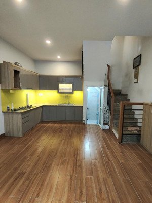 nhà 2 lầu sân thượng vô gần đường hưng phú gần cầu nguyễn tri phương, sổ hồng riêng