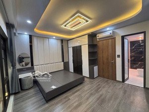 chính chủ cần bán gấp nhà nguyễn văn cừ dt 66m2, 6 tầng, thang máy, mt 5m, tặng nội thất