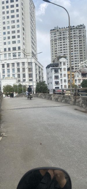 hàng siêu nóng cho đầu tư xây ccmn cách oto 15m, ngõ rộng, thông giá nhỉnh 100tr/1m kiếm đâu ra