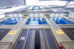 phạm_văn_đồng 65m2*7 tầng mt rộng 4.5 mét doanh thu 1.1 tỷ/năm -ô tô đỗ cửa -3 bước ra phố 21-22 tỷ