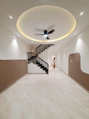 nhà đẹp mới xây đường số 8 vào ở ngay chỉ nhỉnh 5 đồng