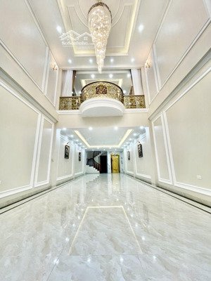 nhà phố trạm trung tâm long biên 50m- 6 tầng thang máy- gara oto 7 chỗ- cách aeon mall vài bước