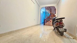 lô góc tây hồ 35m2 - 5 tầng - gần phố - ngõ thông - ở ngay - giá 8,6 tỷ - hiếm