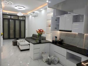 Bán nhà phố Nguyễn Phúc Lai | 10 bước ra phố, Gần hồ, 40m², 5 tầng, thang máy, Giá 12.5 tỷ