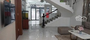 cho thuê nhà 2 trần nhân tông - kinh doanh tốt - đường 10,5m