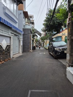 chủ bán gấp nhà gần bệnh viện gia định, hẻm xe hơi thông, dt 68m, 5pn, phường 7, bình thạnh