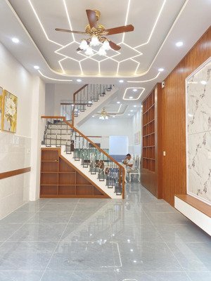 bán nhà ngay quận bình tân- sát tân phú