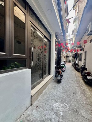 nhà minh khai trương định, sát các trường mẫu giáo, cấp 1-2, mới 5 tầng, 4pn, căn góc, hướng đn