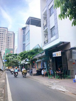 bán nhà mặt tiền đường 5 tầng. có dòng tiền 20tr tháng