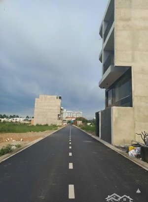 bán gấp nhà 9 chủ dien tich 4x13 xây pull đất xây mới 100% 1 trệt 1 lững 2 lầu