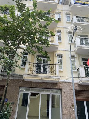 cho thuê nhà liền kề 96 nguyễn huy tưởng, thanh xuân.dt 80m*5t*mt 5m, thang máy.giá 40tr/th