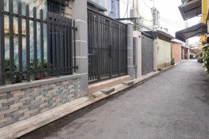 nhà tân phú, 5x10m2, 6 tầng, hxh, sát lũy bán bích, chỉ 8 tỷ