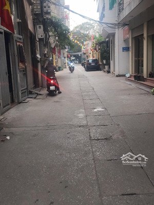 đất đẹp đường láng,lô góc 2 ngõ, ô tô qua nhà, kinh doanh sầm uất, xây ccmn cực đẹp, 71m2, 22.5 tỷ