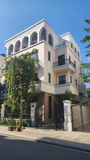 btsl phía sau bể bơi nội khu 162m vào tên trực tiếp giá 25,9 tỷ