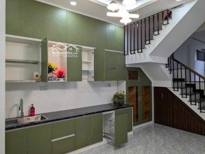 bán nhà đường 827, 200m ra nguyễn duy trinh, p. phú hữu, q9 - 3 tầng - 4pn - hẻm ô tô - nhỉnh 6 tỷ