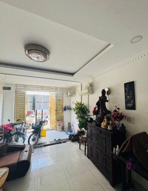 bán nhà kinh dương vương bình tân giáp q6 đường nhựa 6m cách mt 1 căn- 4 x 15- 4 tầng-6 pngủ-9,x tỷ