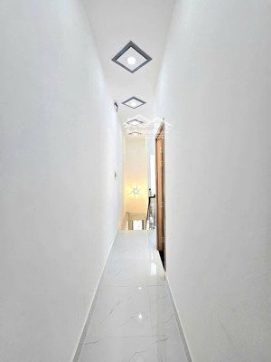 bán gấp nhà đẹp full nội thất cách phú mỹ hưng chỉ 1km